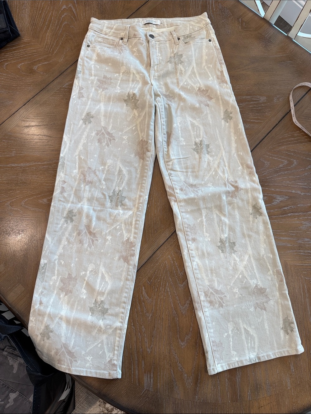 Neutral Leaf-Print Mid-Rise Dad Jeans - Women's